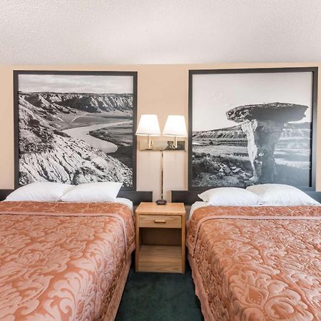 Super 8 By Wyndham Glendive Hotel Buitenkant foto