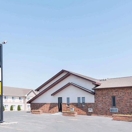 Super 8 By Wyndham Glendive Hotel Buitenkant foto