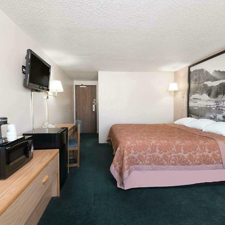 Super 8 By Wyndham Glendive Hotel Buitenkant foto