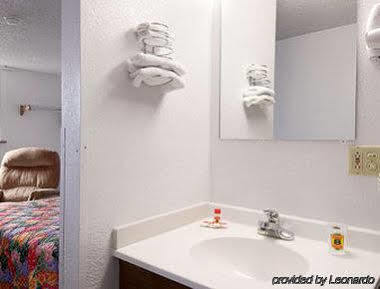 Super 8 By Wyndham Glendive Hotel Buitenkant foto