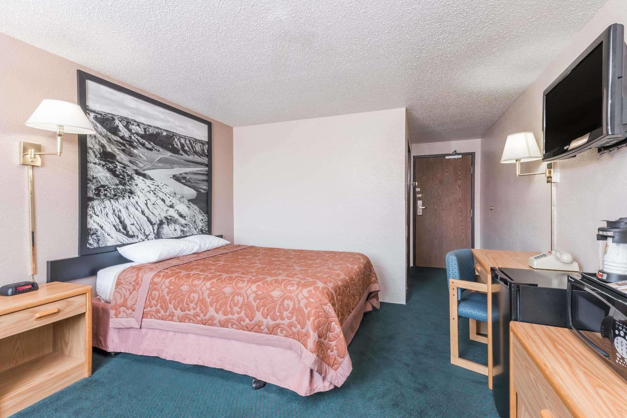 Super 8 By Wyndham Glendive Hotel Buitenkant foto