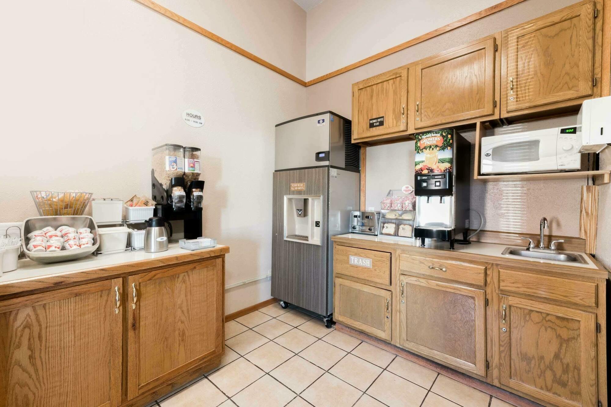 Super 8 By Wyndham Glendive Hotel Buitenkant foto